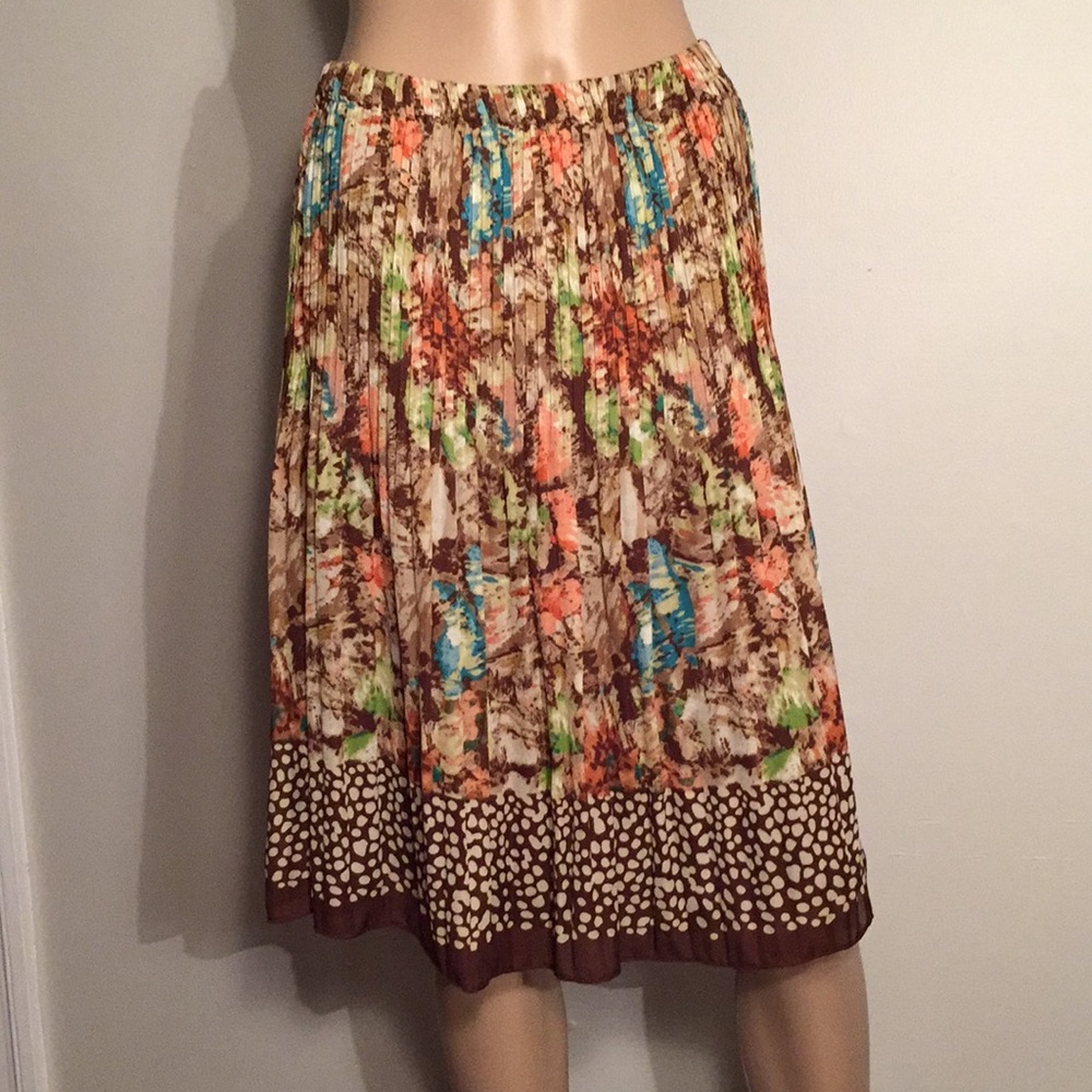 NWOT pleated multicolored Skirt.